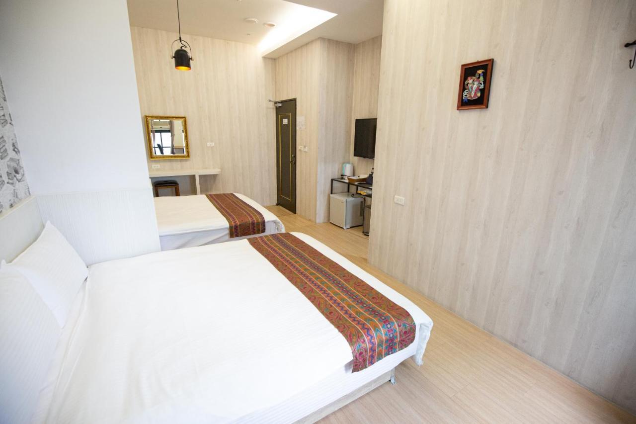 Jia-Jia Business Hotel Luodong Bagian luar foto