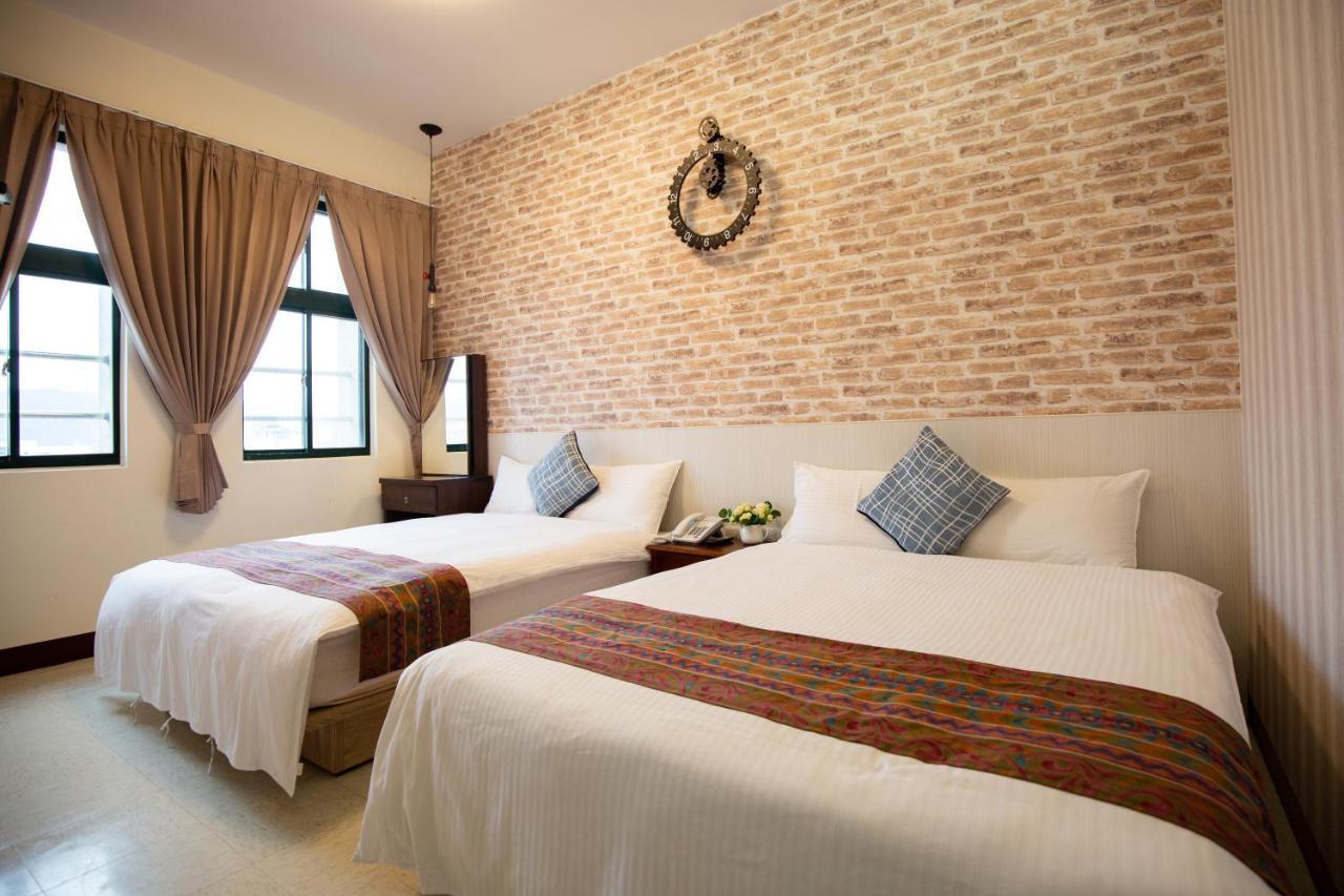 Jia-Jia Business Hotel Luodong Bagian luar foto