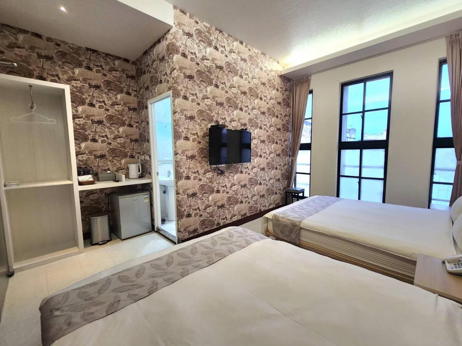 Jia-Jia Business Hotel Luodong Bagian luar foto